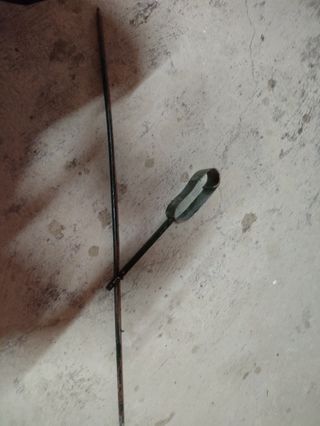 Soporte de hierro para escopeta antiguo