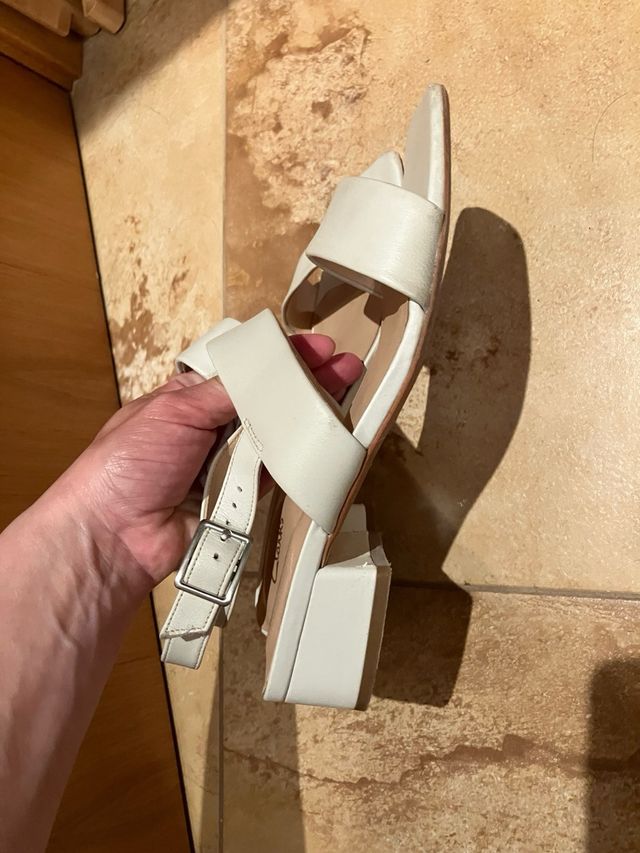 Sandalias Clarks crudo