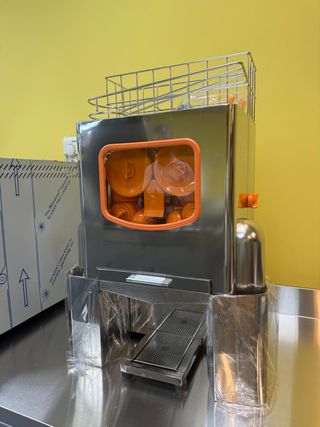 MÁQUINA EXPRIMIDORA DE NARANJAS A ESTRENAR