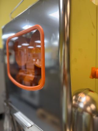 MÁQUINA EXPRIMIDORA DE NARANJAS A ESTRENAR