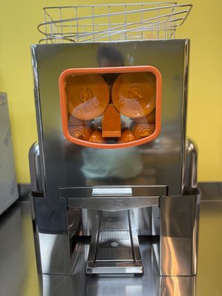 MÁQUINA EXPRIMIDORA DE NARANJAS A ESTRENAR