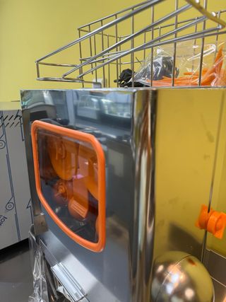 MÁQUINA EXPRIMIDORA DE NARANJAS A ESTRENAR