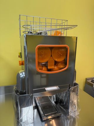 MÁQUINA EXPRIMIDORA DE NARANJAS A ESTRENAR