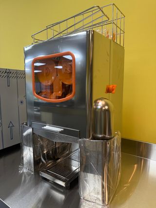 MÁQUINA EXPRIMIDORA DE NARANJAS A ESTRENAR