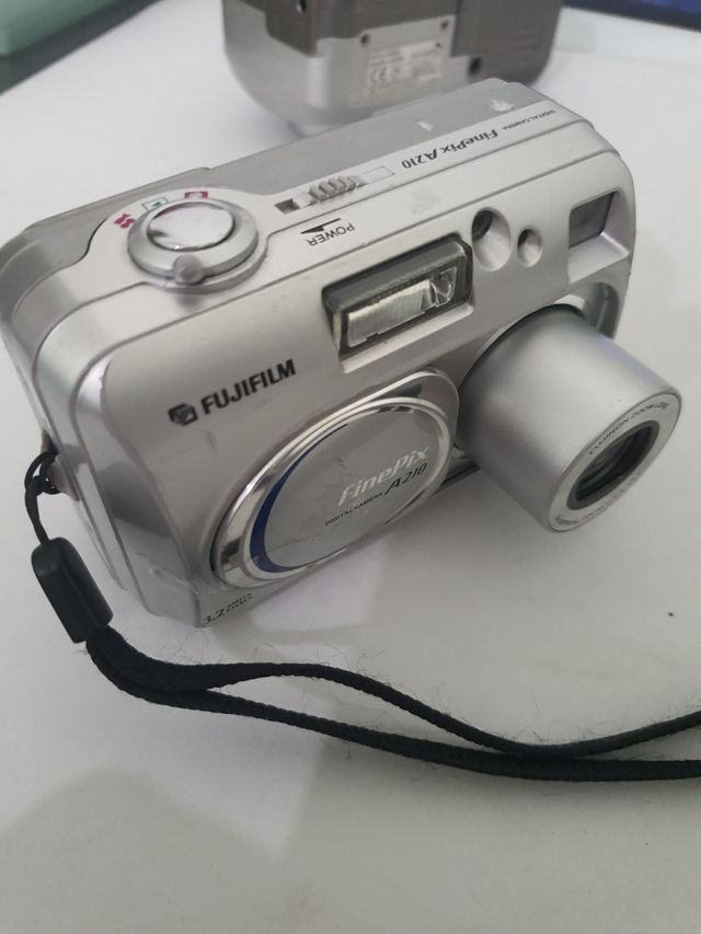 Cámara de fotos FinePix A210