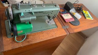 Maquina de coser profesional Refrey transforma