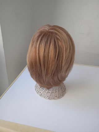 Peluca sintética rubia dorada