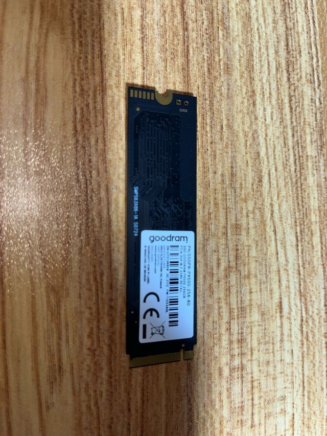 Ssd de 256 gb con w11 pro