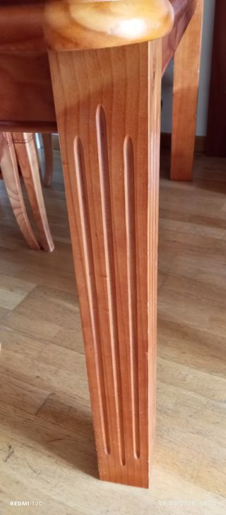 Mesa comedor y sillas de madera
