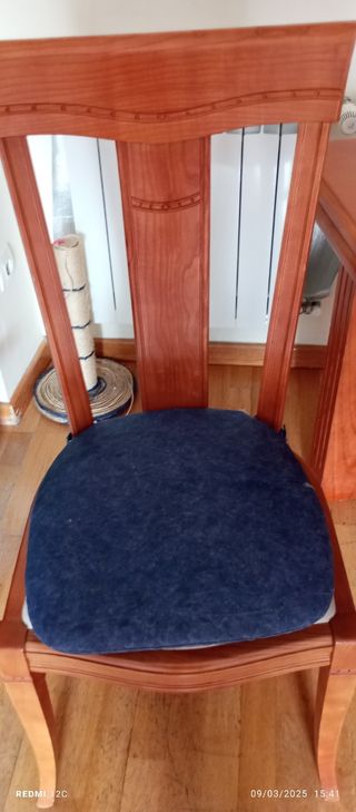 Mesa comedor y sillas de madera