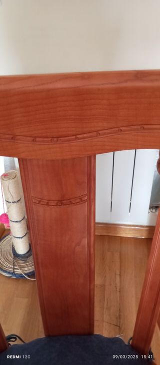 Mesa comedor y sillas de madera