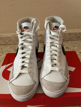 Nike Blazer Mid '77 - blancas y negras