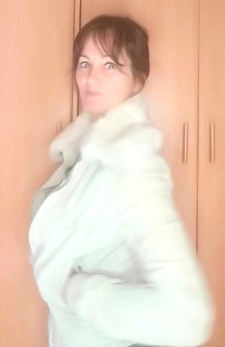 Cazadora ante beige con cuello de pelo