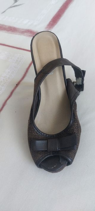 Zapatos tacón marrones