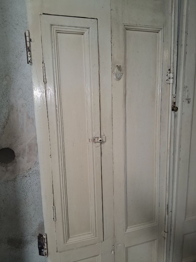 ANTIGUA PUERTA PLEGABLE DE VENTANA