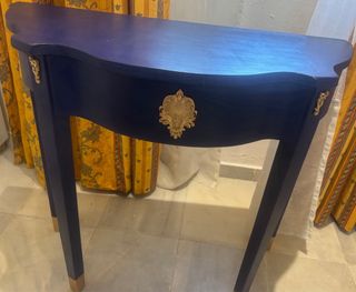 Mesa recibidor antigua restaurada azul