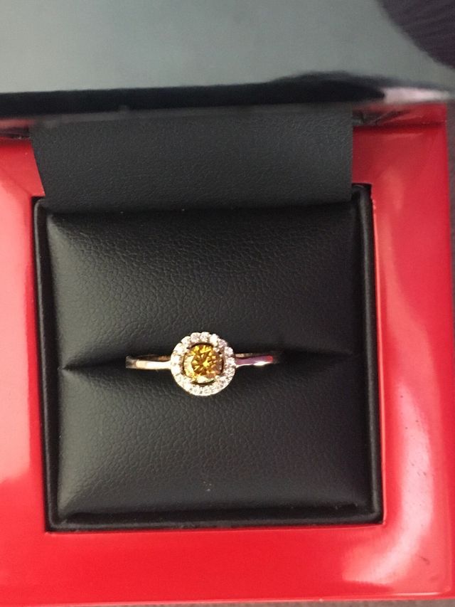 Anillo oro 18k y diamantes incoloros y amarillo naranja