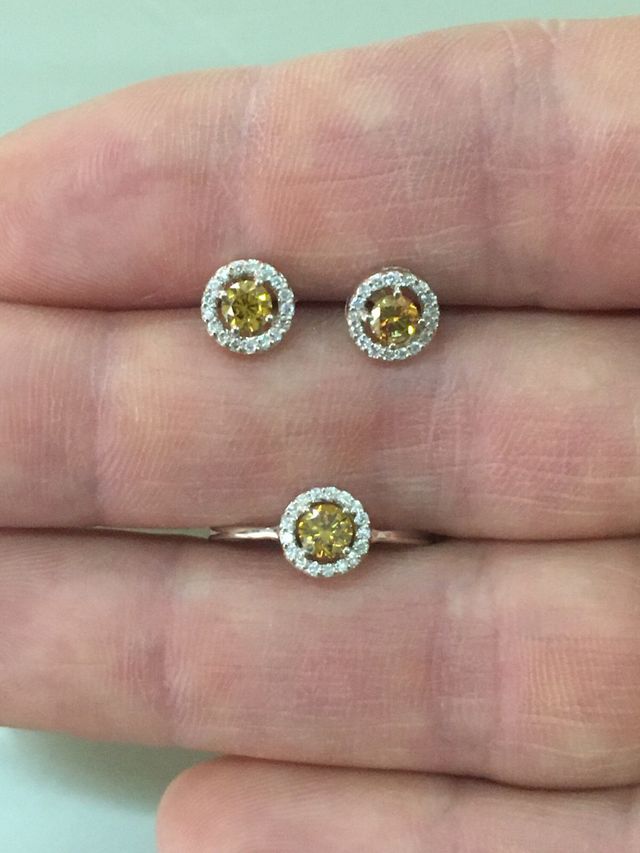 Anillo oro 18k y diamantes incoloros y amarillo naranja