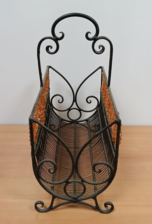 Revistero Metálico con Pedrería