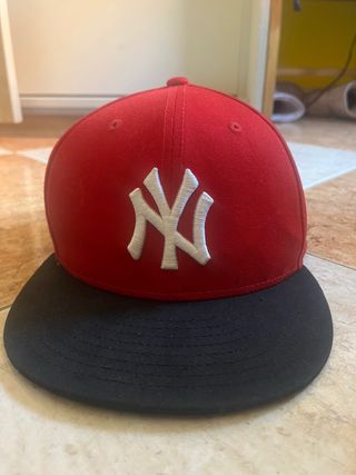 Gorra New Era NY Yankees roja y negra