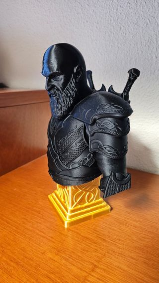 FIGURA KRATOS GOD OF WAR 25 CM. BUSTO. Último 25€