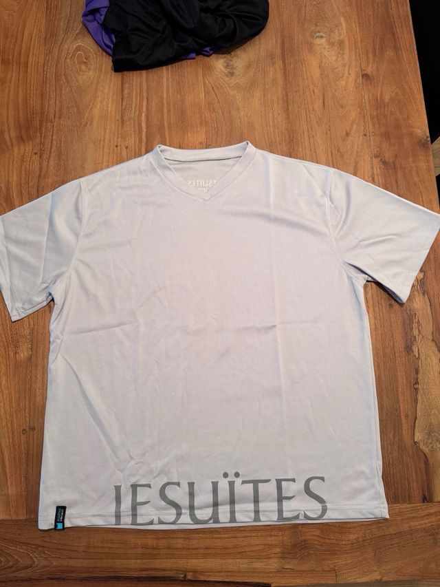 T-shirt e pantaloni Jesuit taglia L
