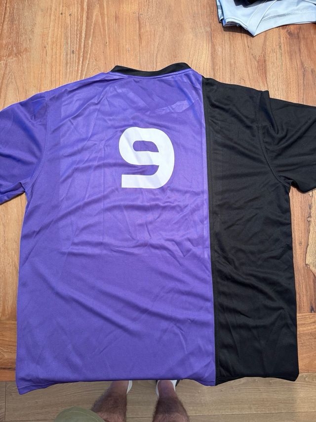 T-shirt e pantaloni Jesuit taglia L