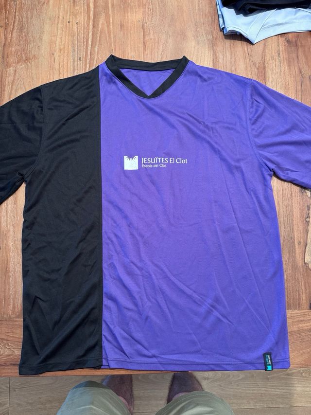 T-shirt e pantaloni Jesuit taglia L