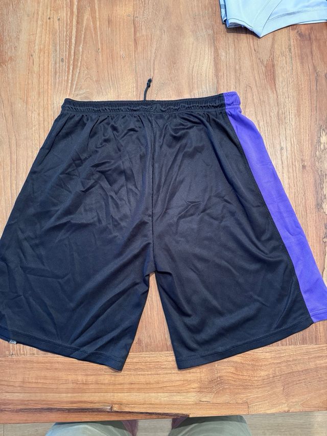 T-shirt e pantaloni Jesuit taglia L