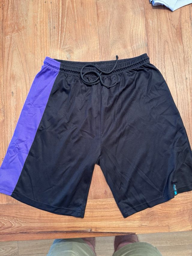 T-shirt e pantaloni Jesuit taglia L