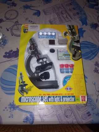 Microscopio 100x-900x con luz y proyector