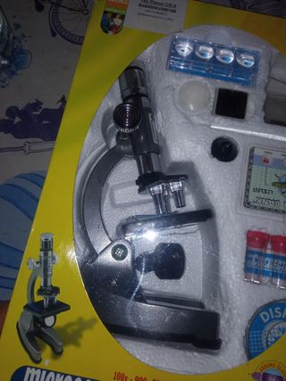 Microscopio 100x-900x con luz y proyector