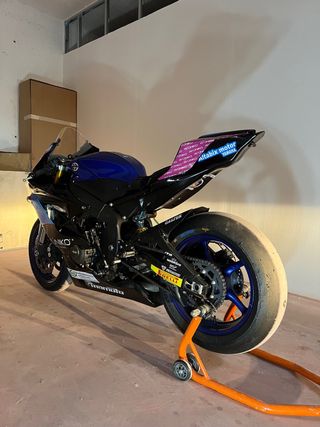 Yamaha R6 2021 - 834 kilómetros de kilometraje