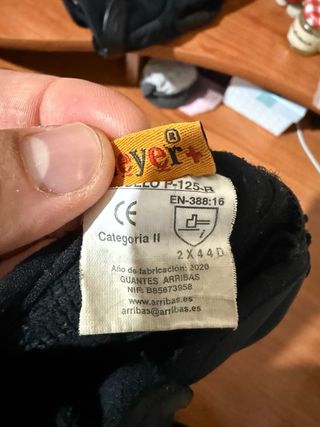 Guantes policiales marca meyer. anticorte.