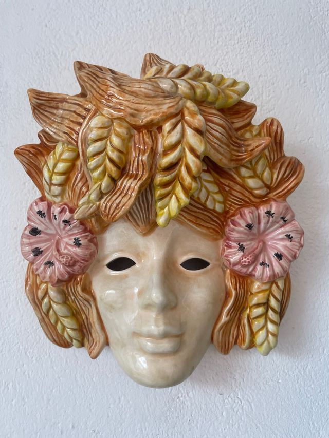 Máscara siciliana de cerámica