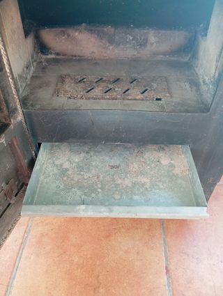 Chimenea de hierro macizo solo está semana