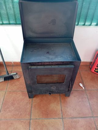 Chimenea de hierro macizo solo está semana