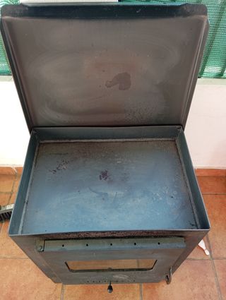 Chimenea de hierro macizo solo está semana