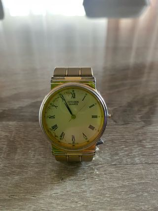 Reloj Citizen Quartz dorado