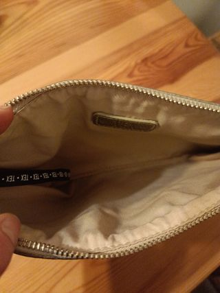 Bolso de mano dorado . Nuevo.