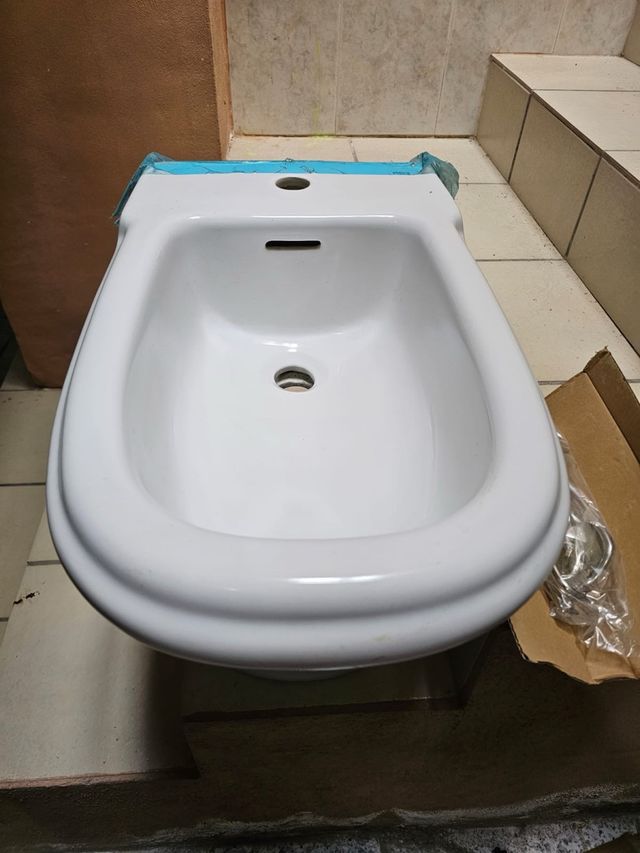 Bidet Dama porcelana blanco con tapa