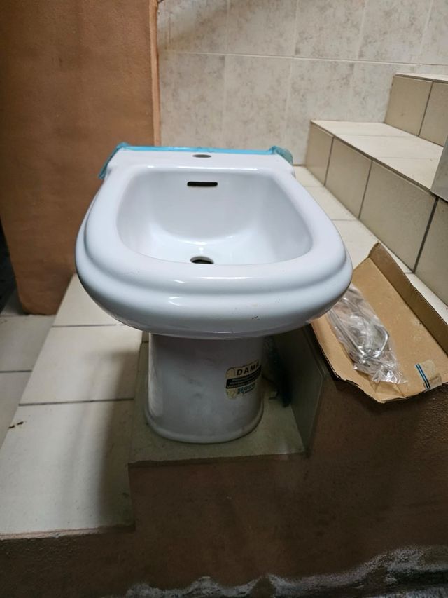 Bidet Dama porcelana blanco con tapa