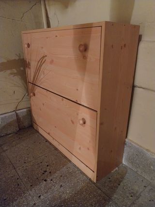 Zapatero estrecho con gran capacidad