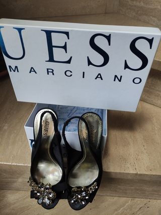 Zapatos fiesta GUESS Marciano negros