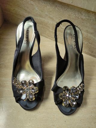 Zapatos fiesta GUESS Marciano negros