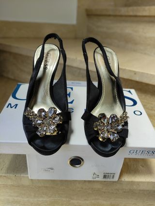 Zapatos fiesta GUESS Marciano negros