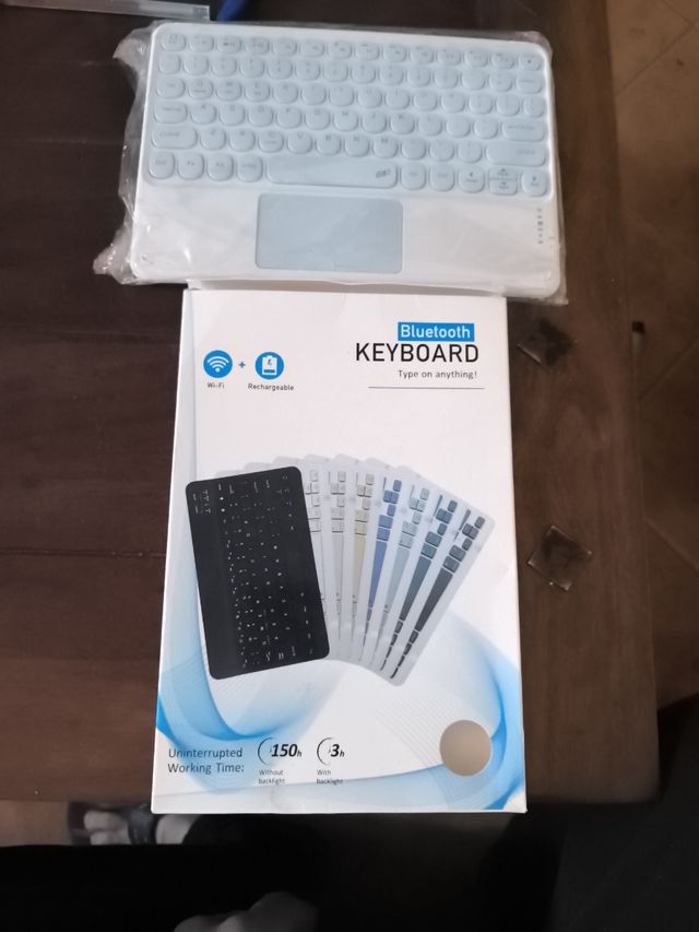 Teclado Bluetooth con panel táctil/ratón