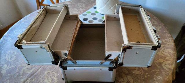 Maletín maquillaje metálico