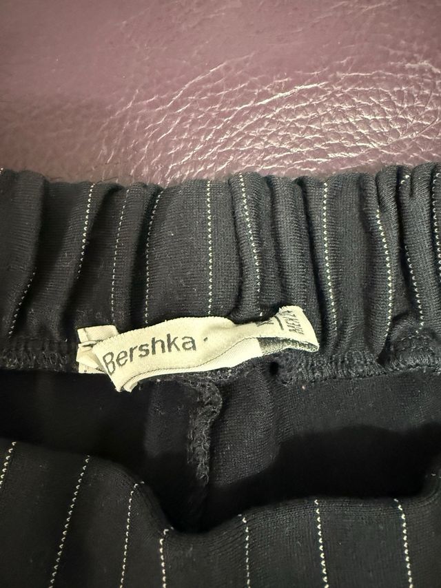 Pantalones negros a rayas