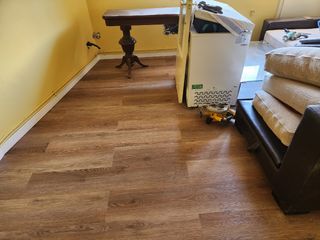 Instalación suelo laminado: rodapiés y puertas